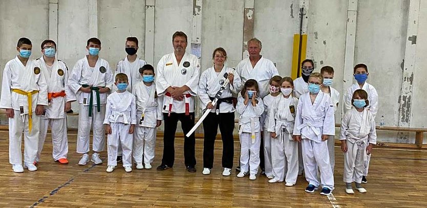 1.  Dan Pr&uuml;fung abgelegt (Foto: Werner Bank)