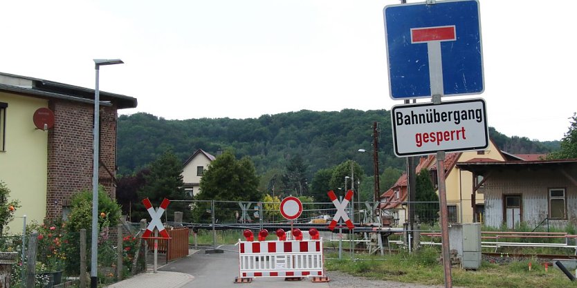 Dicht gemacht - wer in Woffleben zum Bahnhof will, muss gr&ouml;&szlig;ere Umwege in Kauf nehmen (Foto: agl)