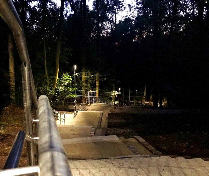 Die neue Gehegetreppe bei Nacht (Foto: Stadtverwaltung Nordhausen)