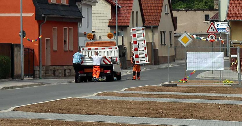 Aufatmen in Jecha, der Verkehr rollt wieder (Foto: Karl-Heinz Herrmann)