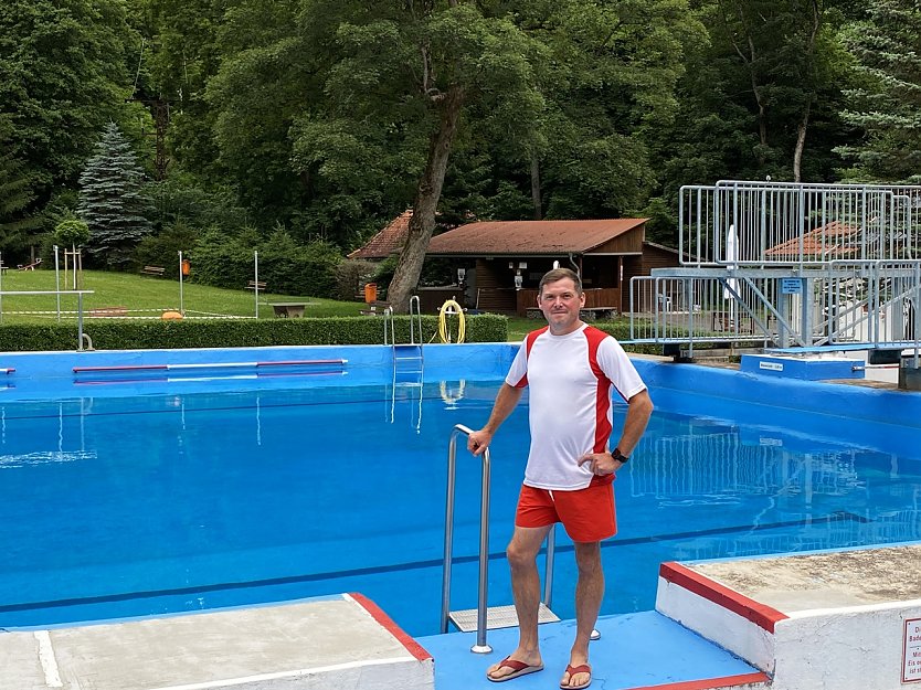 Tino Schneider im Ilfelder Freibad (Foto: Sandra Witzel)
