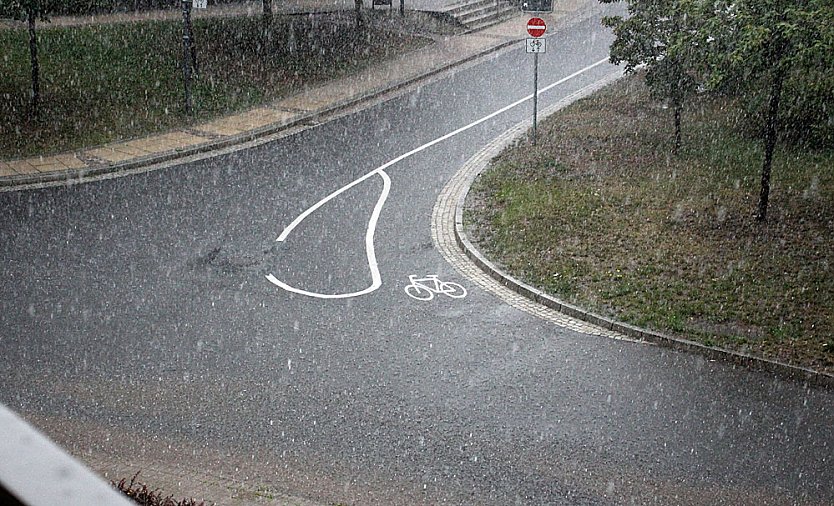 Kr&auml;ftiges Gewitter (Foto: Karl-Heinz Herrmann)