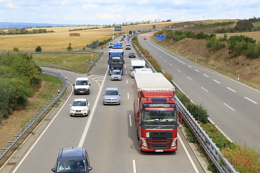 Panzer verlegt - Stau auf Autobahn (Foto: Silvio Dietzel) Panzer verlegt - Stau auf Autobahn (Foto: Silvio Dietzel)