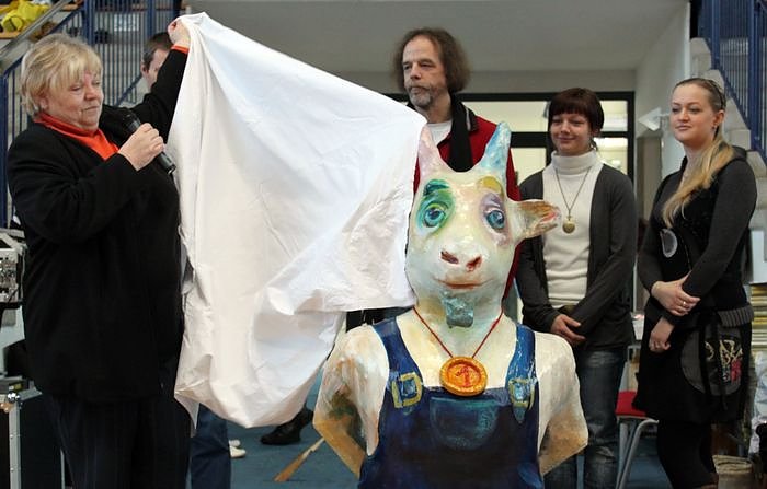 Der Bock wird enth&uuml;llt (Foto: J. Piper)