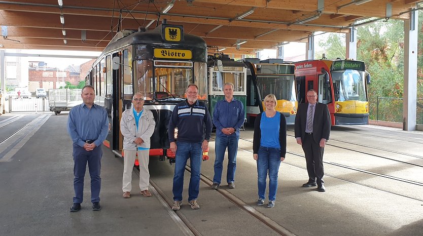 Der neugew&auml;hlte Vorstand des F&ouml;rdervereins Stra&szlig;enbahnfreunde Nordhausen e. V. (v. l. n. r.: Stefan L&auml;nger, Rainer Kottek, Fritz Keilholz, Dieter K&ouml;hler, Franziska Bernsdorf, Thorsten Schwarz) (Foto: privat)