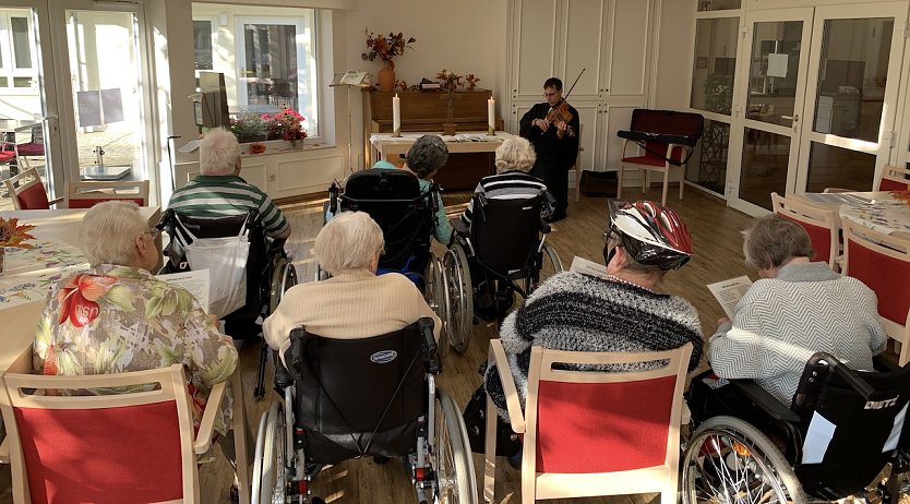 Bei der Andacht (Foto: D.Kais)