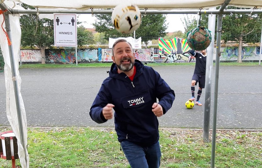 "Unser Ball ist bunt" war das Motto (Foto: C. Süßenguth) "Unser Ball ist bunt" war das Motto (Foto: C. Süßenguth)