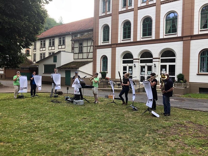 Posaunenchor im Park (Foto: Petra J&auml;ger)