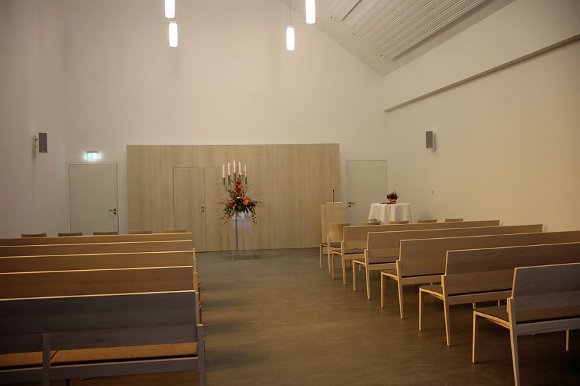 Sanierte Trauerhalle übergeben (Foto: Karl-Heinz Herrmann) Sanierte Trauerhalle übergeben (Foto: Karl-Heinz Herrmann)