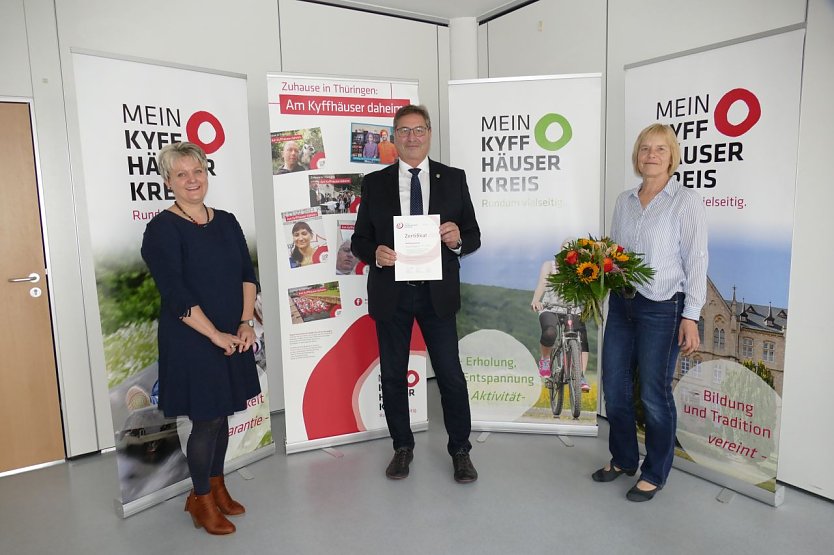 Zertifikatsverleihung Familiengerechter Kyffh&auml;userkreis (Foto: Landratsamt Kyffh&auml;userkreis)
