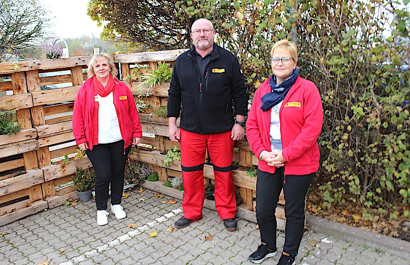 Seit dreißig Jahren im Unternehmen: Heike Oppermann, Gerd Hudasch und Ramona Pischel (Foto: oas) Seit dreißig Jahren im Unternehmen: Heike Oppermann, Gerd Hudasch und Ramona Pischel (Foto: oas)