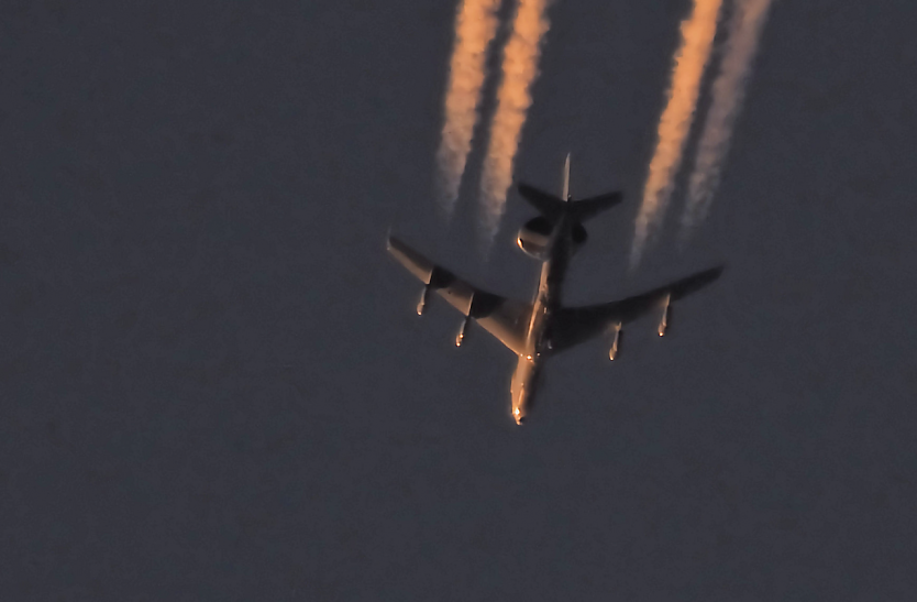 Franz&ouml;sische Boeing E-3 AWACS &uuml;ber Nordhausen? - fotografiert von der Windl&uuml;cke in Richtung Nordhausen (Foto: Peter Blei)