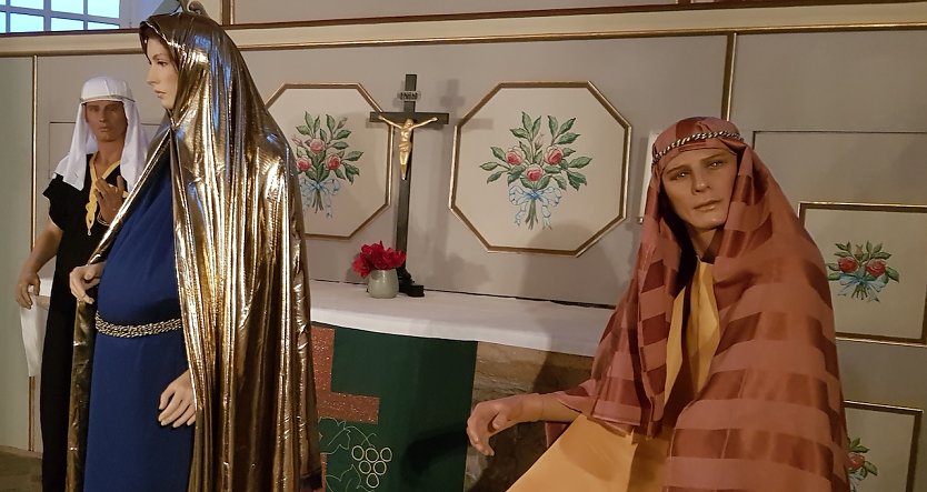 Lebensgro&szlig;e Krippenfiguren in Elende (Foto: R.Englert)