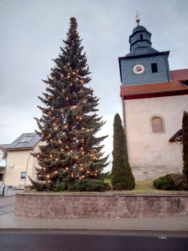 Weihnachtliches Licht in Ferna (Foto: Pfarrei St. Andreas Teistungen)