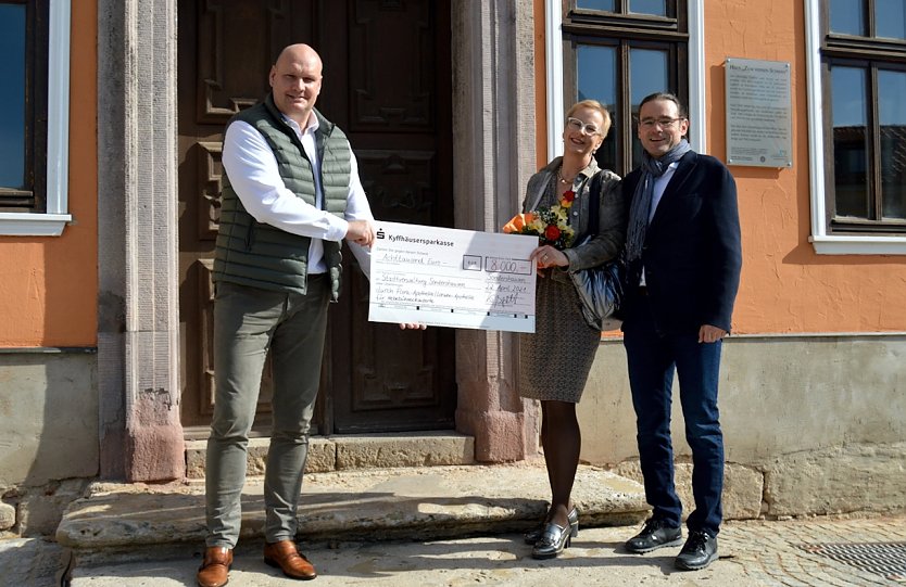 Gro&szlig;e Spende von B&auml;rbel Wi&szlig;gott und Thomas Wi&szlig;gott  (Foto: Steffen Neumann-Stadt Sondershausen)