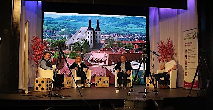 Sind alle aktuell in Quarant&auml;ne: Moderator M&uuml;ller, Kandidaten Goedecke und Marquardt, Landrat Jendricke (Foto: nnz-Archiv)
