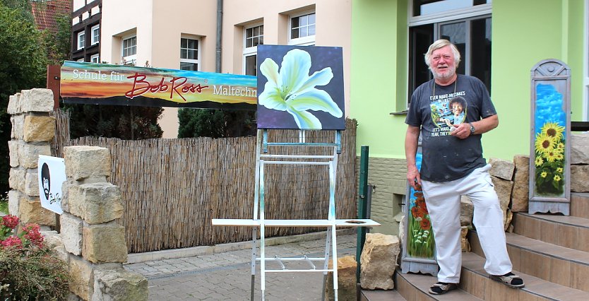Hans Joachim Kohlhase vor seinem neuen (alten) Gesch&auml;ft (Foto: oas)