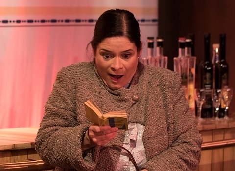 Anja Daniela Wagner ist die Veronika (Foto: Traditionsbrennerei)