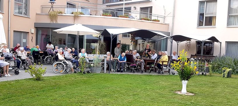 Versp&auml;tetes Sommerfest in Seniorenresidenz in Greu&szlig;en (Foto: Diakonieverbund Kyffh&auml;user Novalis )