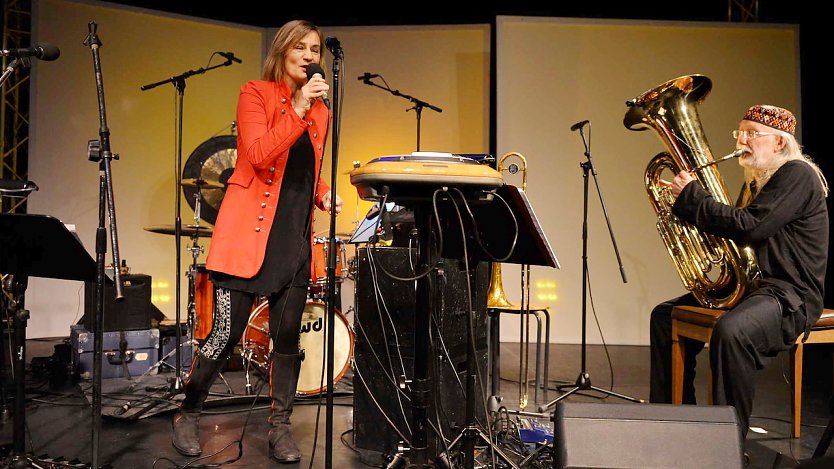 Silke Gonska und Frieder W. Bergner widmen sich den Beatles (Foto: Claus Bach)