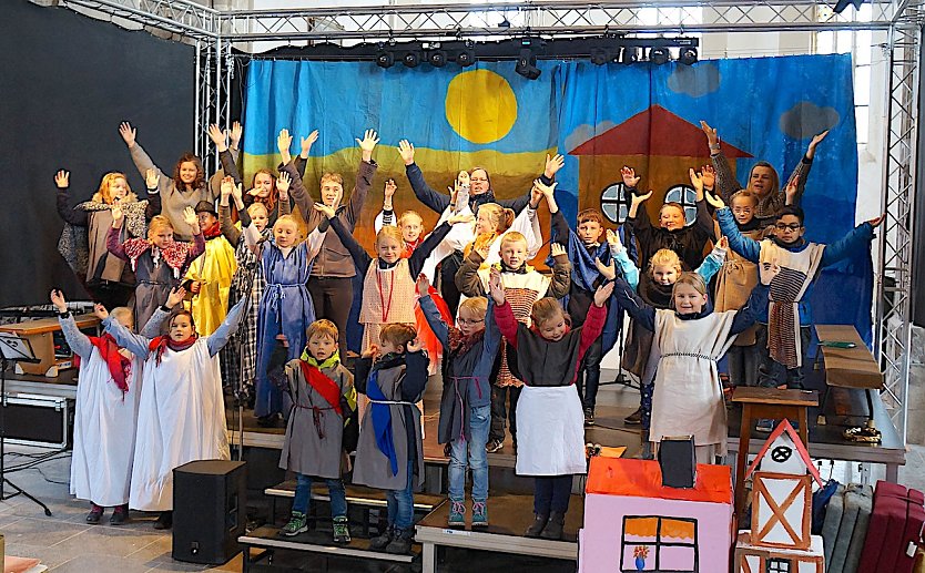 Das junge Ensemble des Musicals (Foto: C.Heimrich) Das junge Ensemble des Musicals (Foto: C.Heimrich)