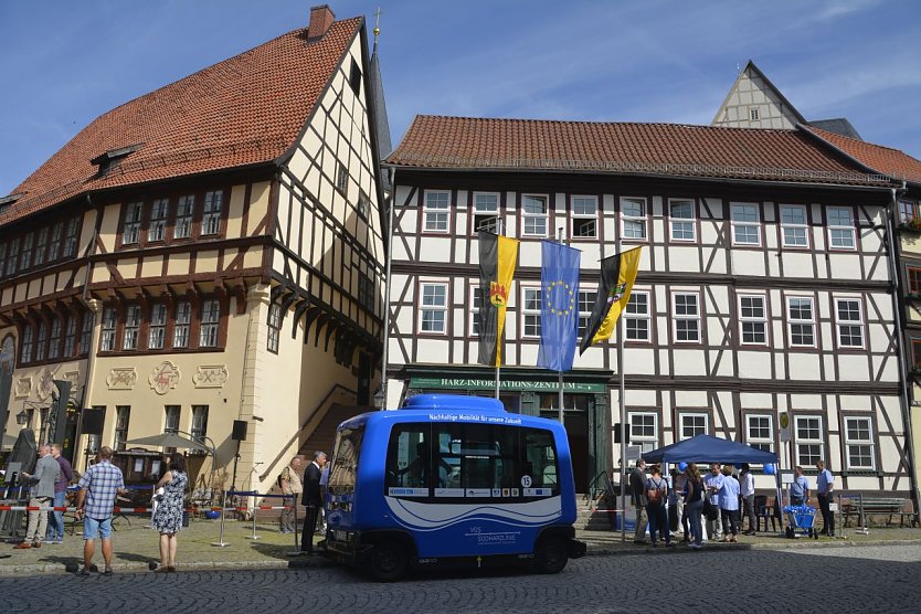 Automatisierter Shuttlebus (Foto: Sönke Beckmann, AS-NaSa) Automatisierter Shuttlebus (Foto: Sönke Beckmann, AS-NaSa)