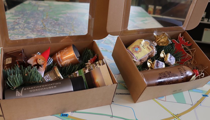 Geschenkboxen in der Staditnfo (Foto: Stadtverwaltung NDH)