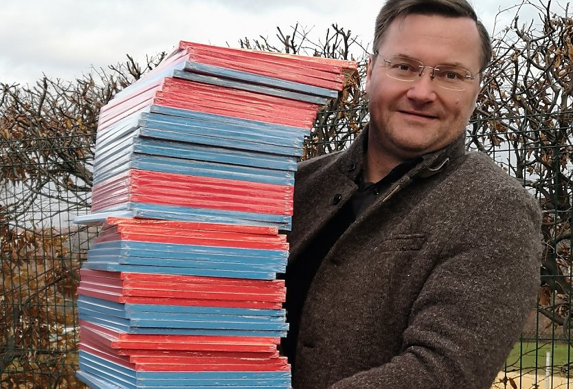 Stefan schart verteilt wiederAdventskalender (Foto: privat) Stefan schart verteilt wiederAdventskalender (Foto: privat)