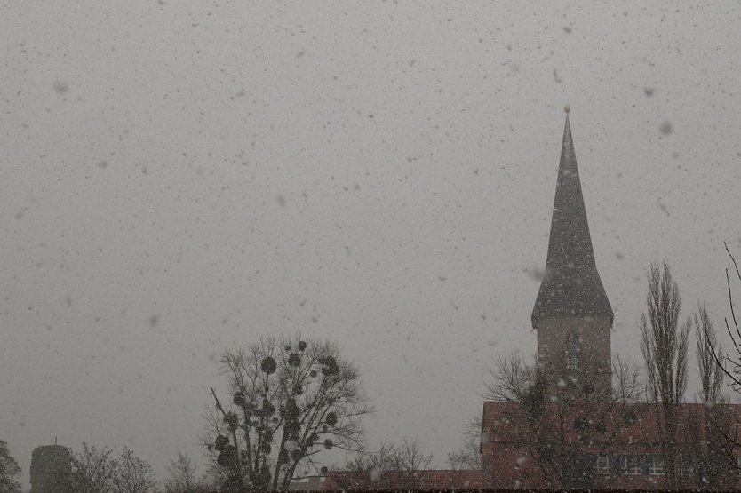 Dicke Flocken kamen heute &uuml;ber Nordhausen herunter (Foto: agl)