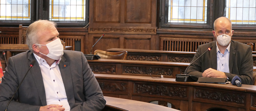 Wenn das Land nicht handelt, gehen wir unseren eigenen Weg - Erfurts Oberb&uuml;germeister Andreas Bausewein (links) und Nordhausens Landrat Matthias Jendricke (Foto: Daniel Baumbach)