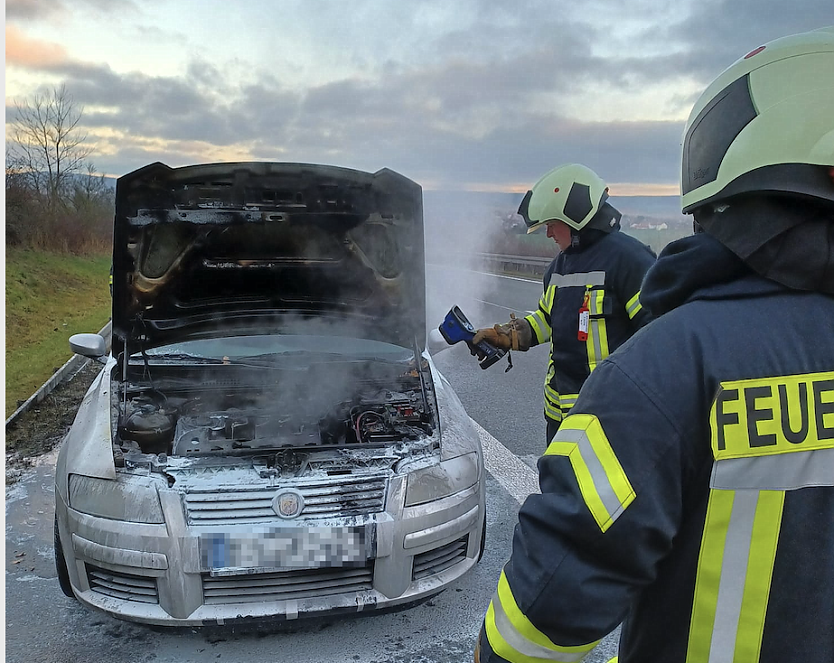 Auto auf der A38 brannte (Foto: Feuerwehr Breitenworbis/SD) Auto auf der A38 brannte (Foto: Feuerwehr Breitenworbis/SD)