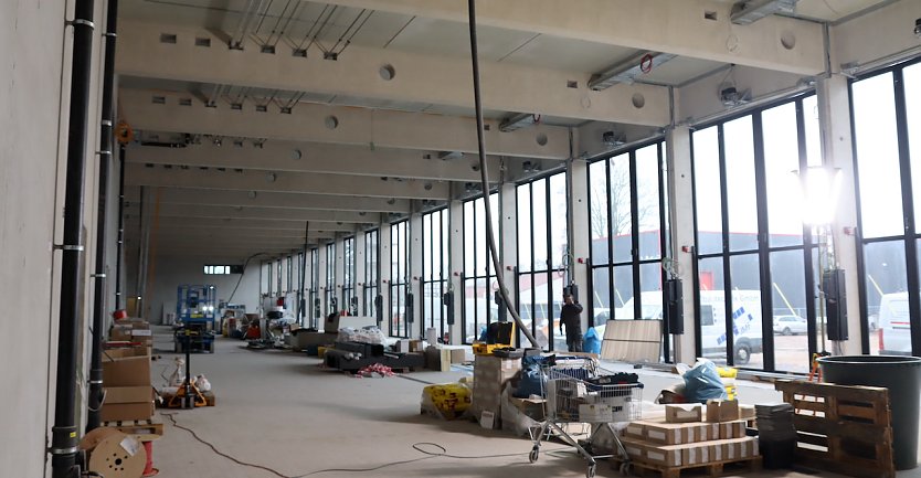 Der Innenausbau der neuen Feuerwache schreitet voran (Foto: L.Fischer)