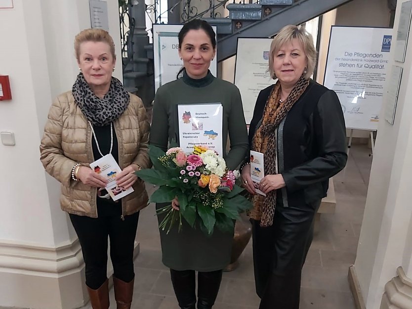 Silvia B&ouml;hme, Tetiana Briuzghina und Martina R&ouml;der (v. l. n. r.) (Foto: DUPV e.V.)