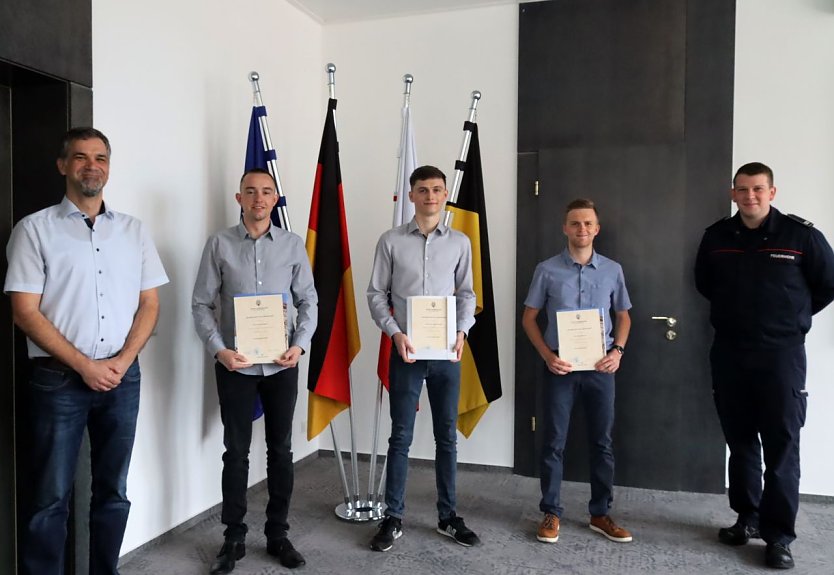 Drei Brandmeister-Anw&auml;rter - Christoph Eggerth, Jason Phillip Schneider und Niklas Spannaus (Foto: Stadtverwaltung Nordhausen)