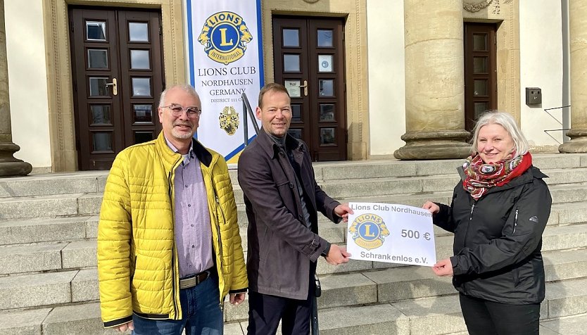 Bild: Der Lions Club spendet 500 Euro