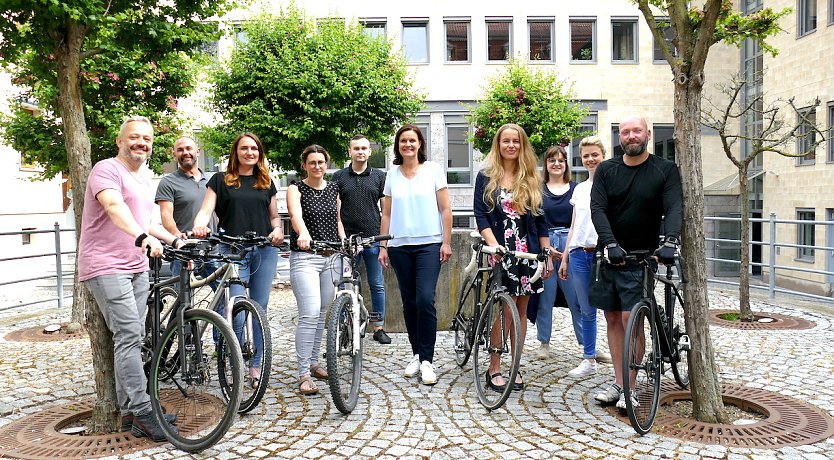 Startschuss zum STADTRADELN mit der Landr&auml;tin Antje Hochwind-Schneider (Mitte) (Foto: LRA Kyffh&auml;userkreis)