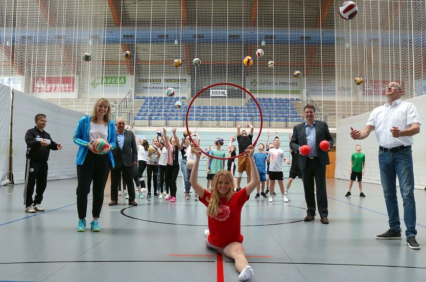 Stiftung der Kreissparkasse förderte die Gymnasien mit 1.000 Euro (Foto: J.Piper) Stiftung der Kreissparkasse förderte die Gymnasien mit 1.000 Euro (Foto: J.Piper)