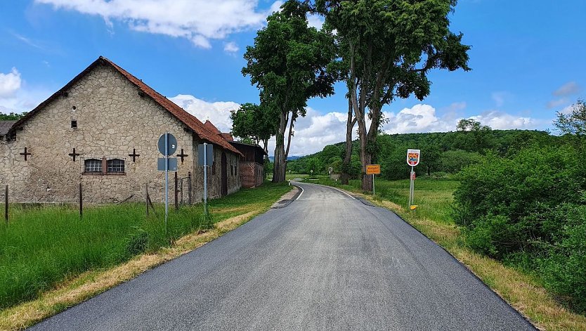 Die neu asphaltierte Kreisstraße 15 (Foto: D.Geißler) Die neu asphaltierte Kreisstraße 15 (Foto: D.Geißler)