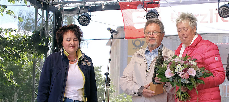 Barbara Rauhe und Manfred Spangenberg wurden f&uuml;r ihre Rollen als Hannechen Vogelstange und Alstadt-Manne mit dem Goldenen Roland ausgezeichnet (Foto: Peter Blei)