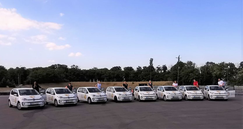 Fazit f&uuml;r die Mitarbeiter vom Seniorenwerk Ambulant beim Fahrsicherheitstraining: Der Lernfaktor und Spa&szlig; zusammen waren eine gute Mischung. (Foto: Seniorenwerk)
