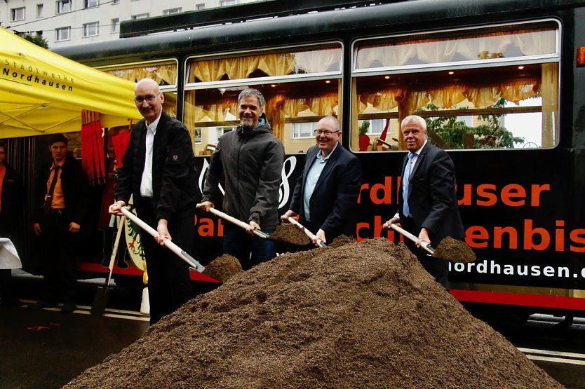 Spatenstich am T&ouml;pfertor - das Projekt schl&auml;gt mit rund zwei Millionen Euro zu Buche (Foto: agl)