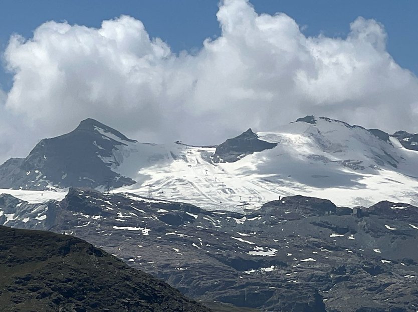 Vor rund 30 Jahren ist man auf diesem Teil des Gletscherskigebiets von Zermatt noch den ganzen Sommer &uuml;ber Ski gefahren. Das ist jetzt nicht mehr m&ouml;glich.  (Foto: Dr. David Volken)