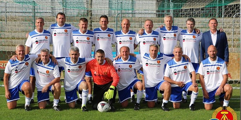Das OST-Traditionsteam wird von Matthias D&ouml;schner betreut /hinten ganz rechts) (Foto: Agentur)