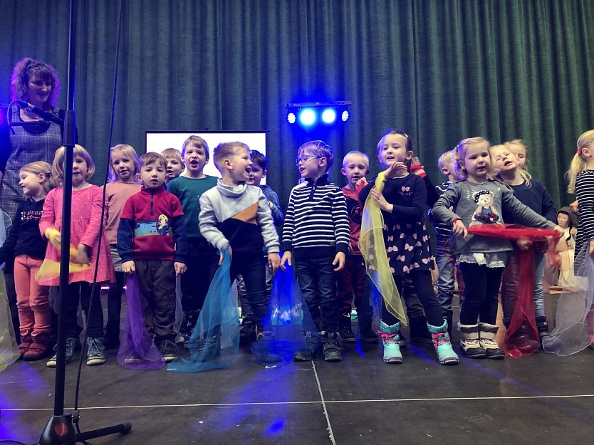 Bild: Mit einem eigens einstudierten Programm bringen sich auch die Kinderg&auml;rten wieder mit ins weihnachtliche Programm ein. 