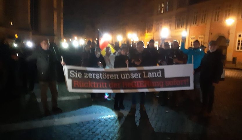 Transparent mit der Hauptforderung der Mühlhäuser Demonstranten (Foto: H.Kuhnert) Transparent mit der Hauptforderung der Mühlhäuser Demonstranten (Foto: H.Kuhnert)