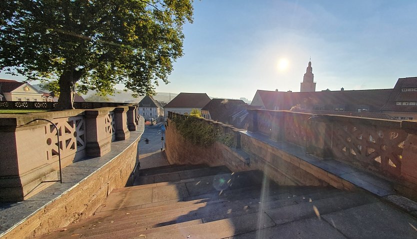 Blick vom Sonderhäuser Schloss hinunter zum Marktplatz (Foto: Stadtmarketing Sondershausen) Blick vom Sonderhäuser Schloss hinunter zum Marktplatz (Foto: Stadtmarketing Sondershausen)