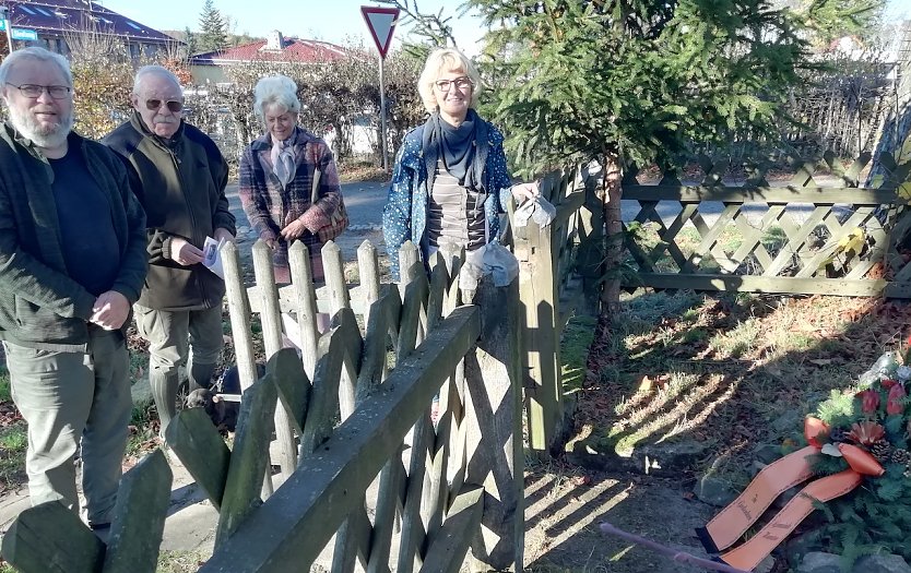 Bild: Kranzniederlegung in Sophienhof