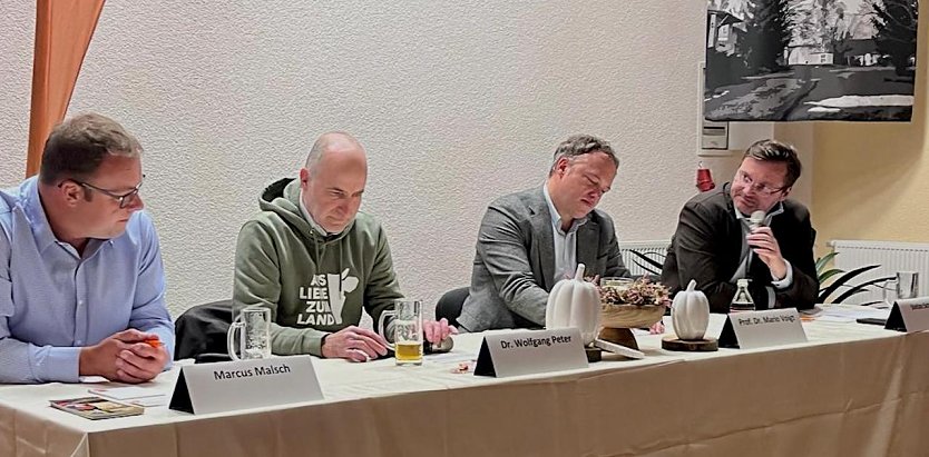 Nachdenkliche Gesichter beim Landwirtschaftsforum im Kyffhäuserkreis (Foto: CDU Schard) Nachdenkliche Gesichter beim Landwirtschaftsforum im Kyffhäuserkreis (Foto: CDU Schard)