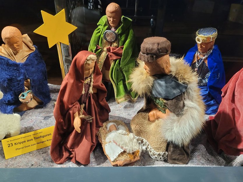 90 Krippen zieren die Nordh&auml;user Schaufenster vor dem Fest (Foto: Richard Hentrich)