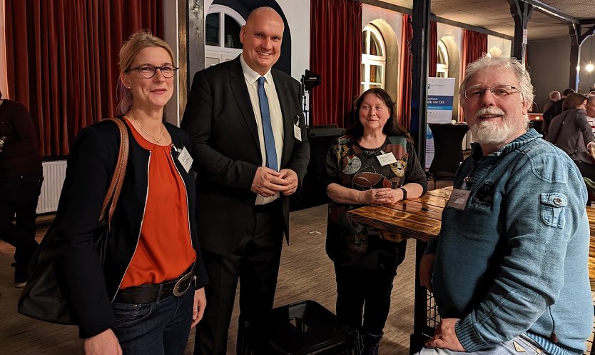 Steffen Grimm (2.v.li.) tauschte sich mit den Unternehmern aus Sondershausen aus (Foto: Janine Skara)